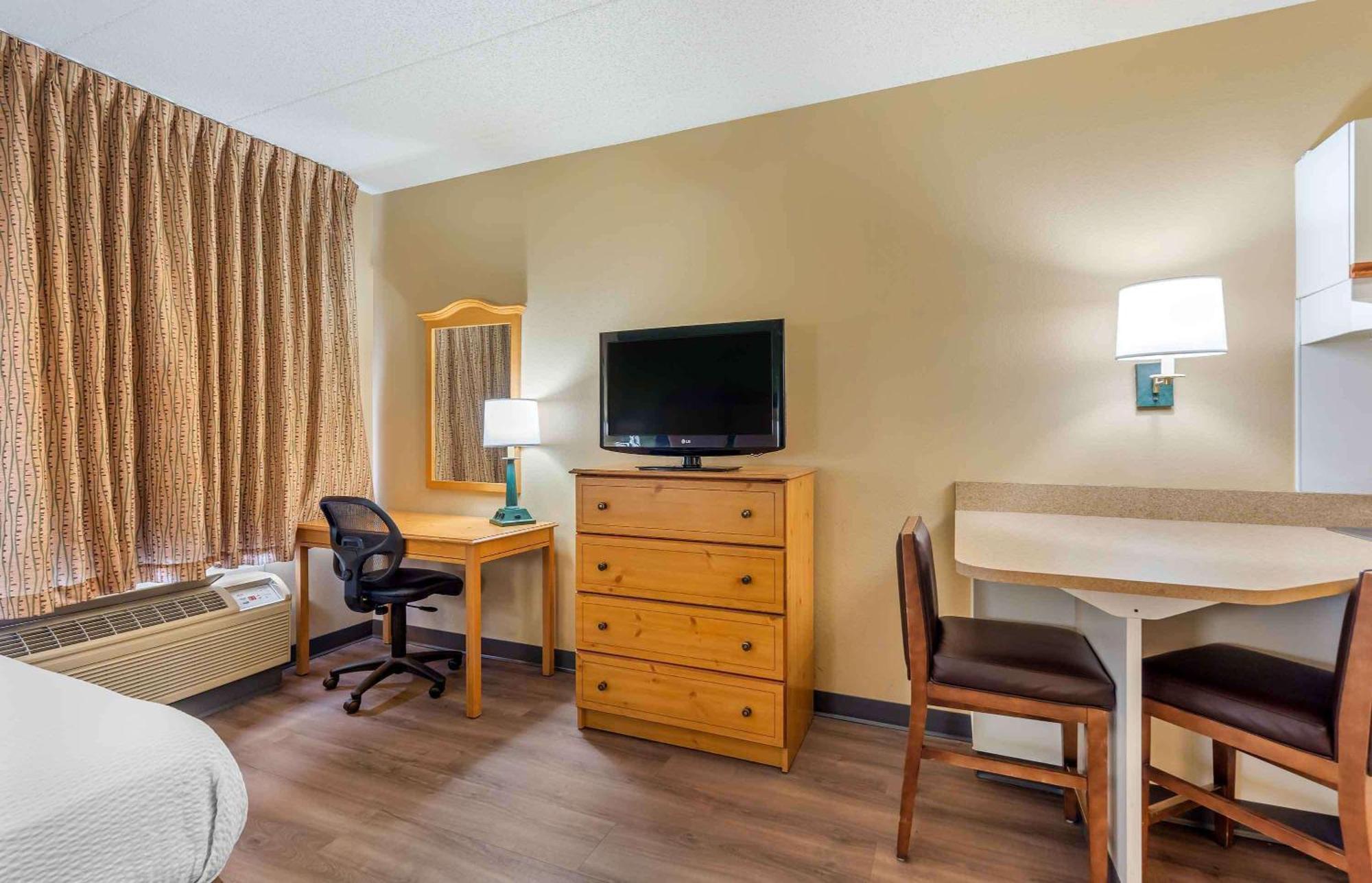 Extended Stay America Select Suites - Chicago - Lombard - Oakbrook Oakbrook Terrace Bagian luar foto
