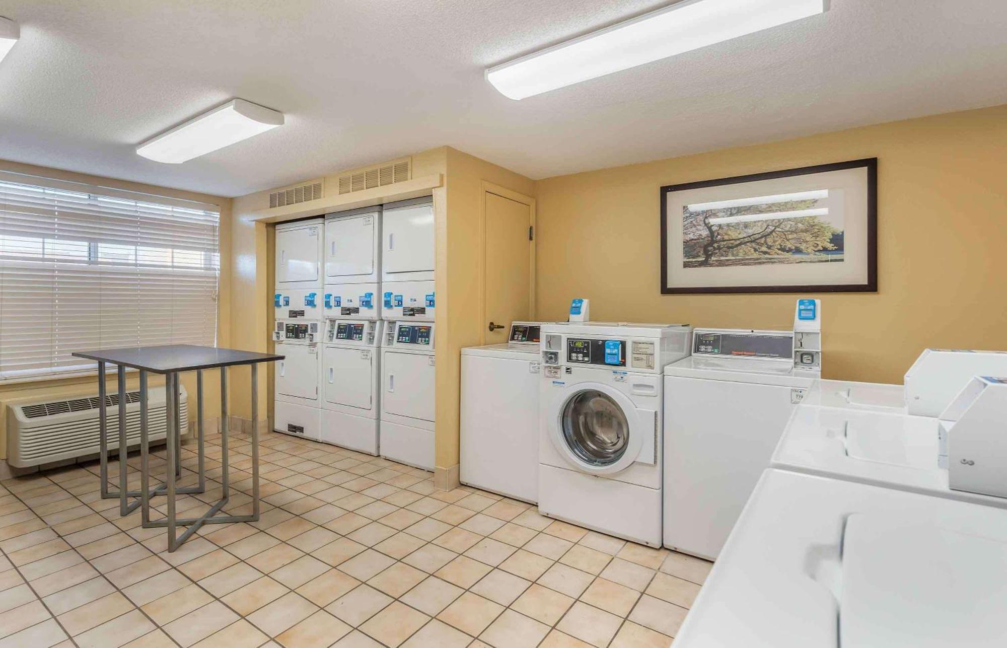 Extended Stay America Select Suites - Chicago - Lombard - Oakbrook Oakbrook Terrace Bagian luar foto