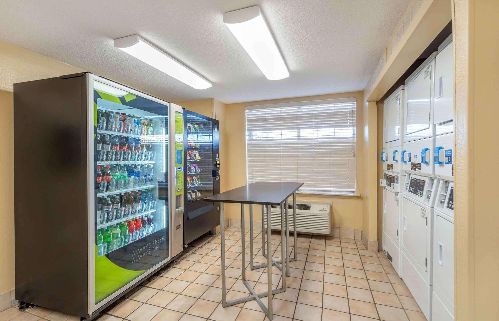 Extended Stay America Select Suites - Chicago - Lombard - Oakbrook Oakbrook Terrace Bagian luar foto