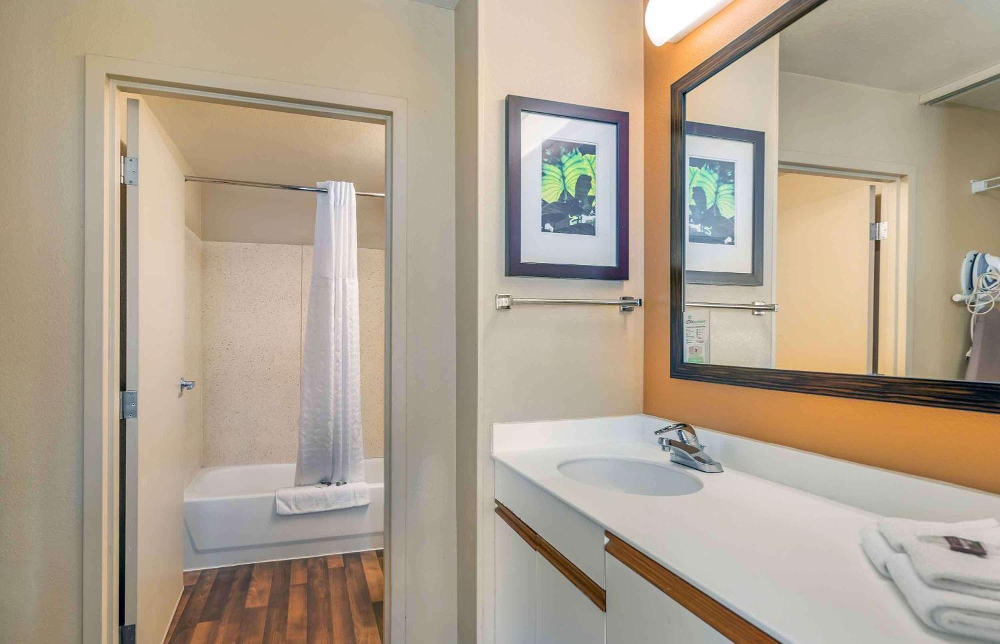 Extended Stay America Select Suites - Chicago - Lombard - Oakbrook Oakbrook Terrace Bagian luar foto