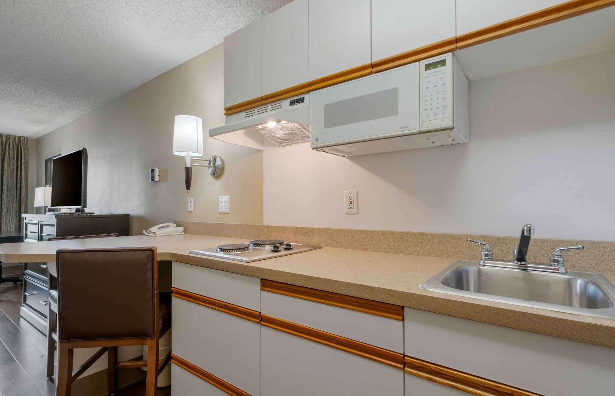Extended Stay America Select Suites - Chicago - Lombard - Oakbrook Oakbrook Terrace Bagian luar foto