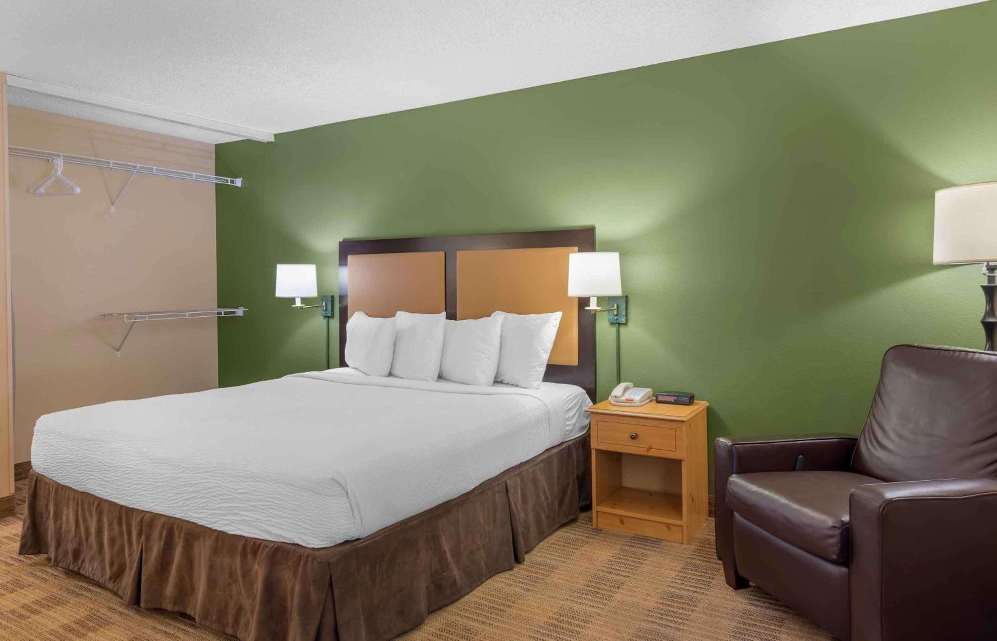 Extended Stay America Select Suites - Chicago - Lombard - Oakbrook Oakbrook Terrace Bagian luar foto