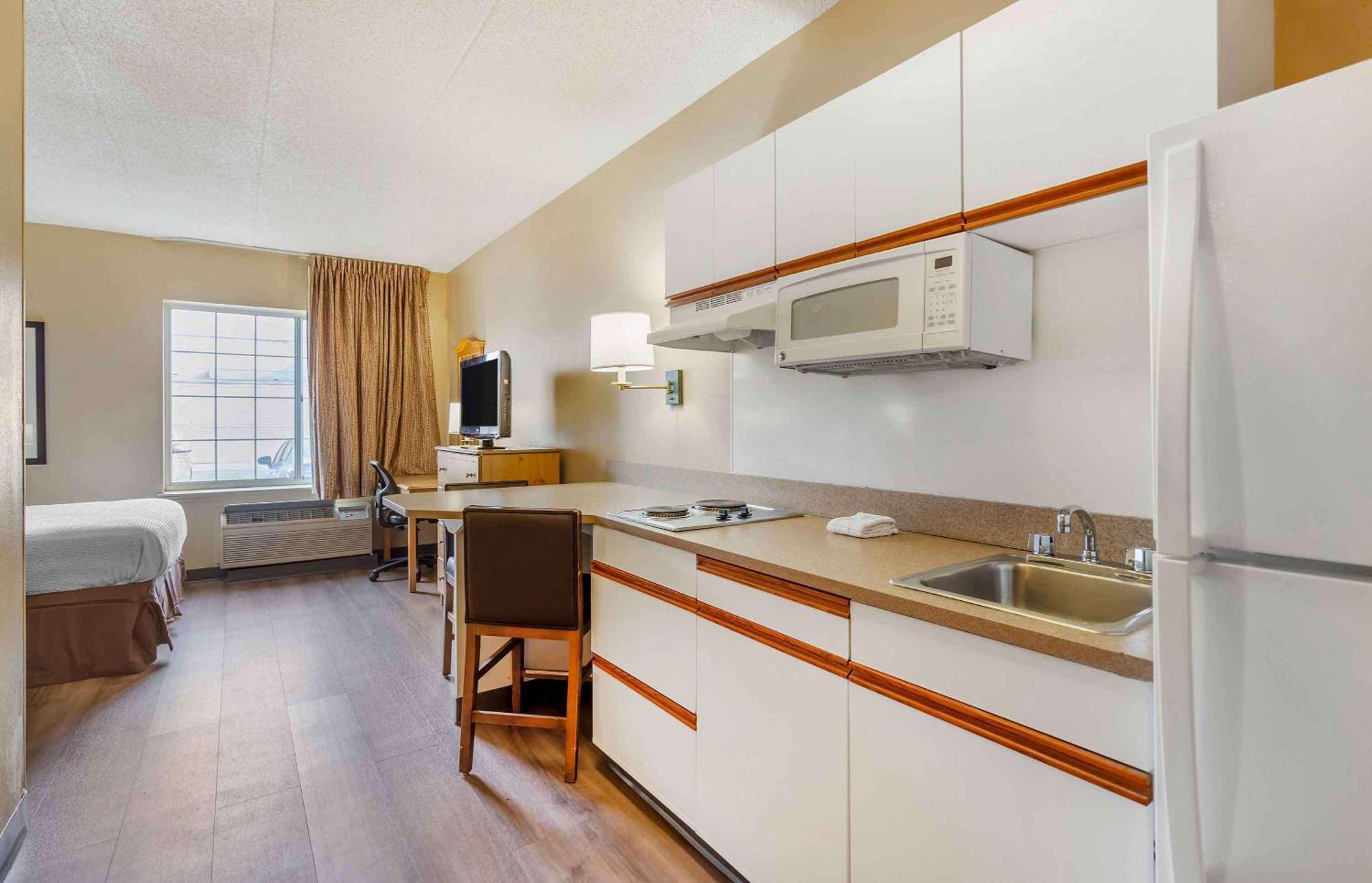 Extended Stay America Select Suites - Chicago - Lombard - Oakbrook Oakbrook Terrace Bagian luar foto