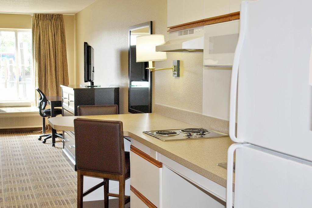 Extended Stay America Select Suites - Chicago - Lombard - Oakbrook Oakbrook Terrace Bagian luar foto