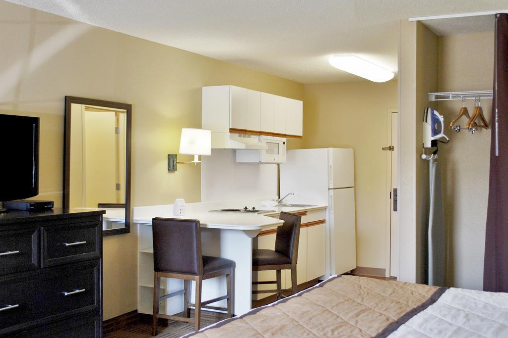 Extended Stay America Select Suites - Chicago - Lombard - Oakbrook Oakbrook Terrace Bagian luar foto